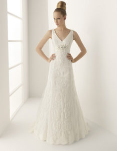 0-Moscu1-233x300 Vestido de novia Moscu con escote en pico