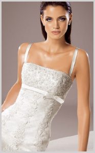 175-INNOVIAS-186x300 Escote del vestido de novia X-175 de Innovias