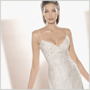 1847-INNOVIAS-300x300 Escote en V del vestido de novia 1847 de Innovias