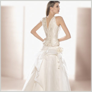 1855-INNOVIAS-1-300x300 Espalda en V del vestido de novia 1855 de Innovias