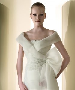437-A-250x300 Bolero barco del vestido de novia 437 de Innovias
