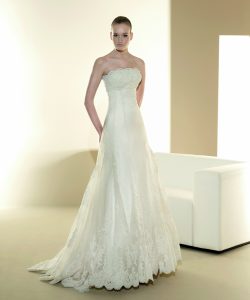 437-B-250x300 Vestido de novia 437 de Innovias ajustado a la cadera