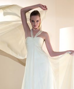 439-A-250x300 Escote del vestido 439 de Innovias en gasa