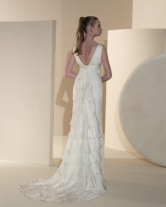465-C-240x300 Espalda en V del vestido de novia 465 de Innovias