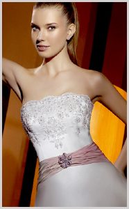 835-186x300 Escote bordado del vestido de novia 835 de Innovias