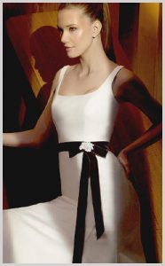 843-INNOVIAS-186x300 Escote cuadrado del vestido de novia 843 de Innovias