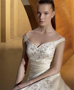 857-INNOVIAS-247x300 Escote del vestido denovia 857 de Innovias