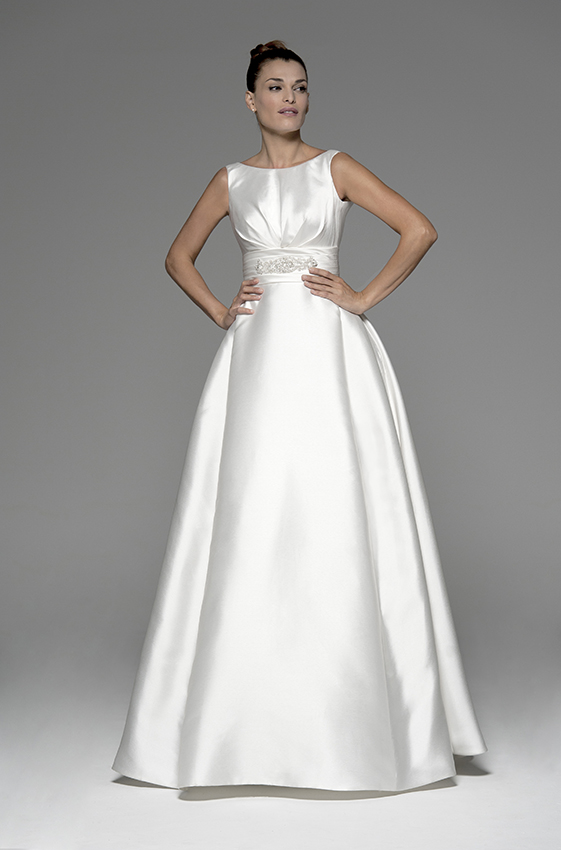 INNOVIAS | Vestido de novia Alexa de Innovias venta directa de fábrica  escote barco