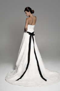 Amira-2-198x300 espalda-vestido-novia-Amira-2