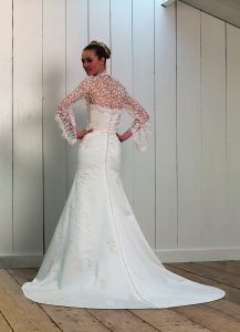 S3455-INNOVIAS-B-217x300 Espalda del vestido de novia S3455 de Innovias