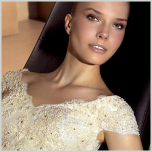 X-801-INNOVIAS-C-300x300 Escote en pico del vestido de novia 801de Innovias