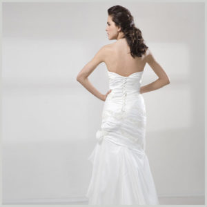 X386-INNOVIAS-1-300x300 Espalda tipo corse del vestido de novia x386