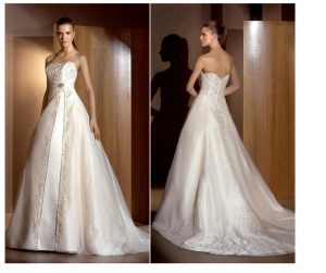 ad805-innovias-300x251 Espalda del vestido de novia 805 de Innovias cola catedral