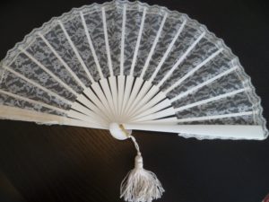broches14-300x225 abanico novia dunia