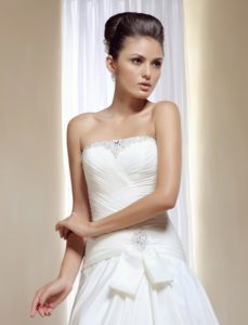 escote-vestido-novia-Aequitas-229x300 escote-vestido-novia-Aequitas