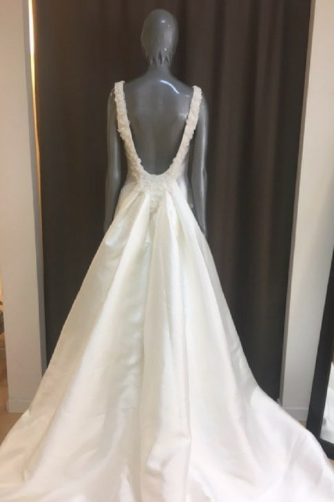 INNOVIAS | Vestido de novia venta directa fábrica Paz de Innovias corte  recto en micado