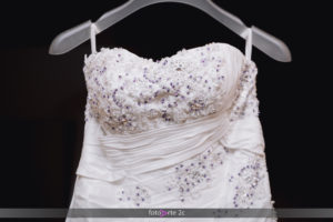 image5-300x200 Lentejuelas color violeta en el vestido de novia