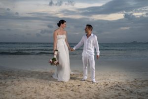 novios-innovias-playa-300x201 novios-innovias-playa