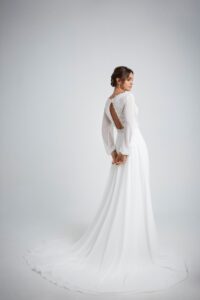 INNOVIAS_leiva-espalda-vestido-novia-200x300 INNOVIAS_leiva-espalda-vestido-novia