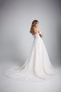 espalda-vestido-novia-hadar-innovias-tirante-200x300 espalda-vestido-novia-hadar-innovias-tirante
