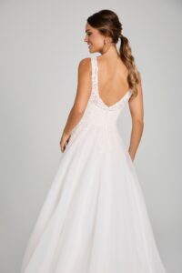 INNOVIAS_609-ania-espalda-cerca-200x300 vestido-novia-ania-espalda-detalle