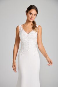INNOVIAS_632-nori-cerca-200x300 detalle-escote-encaje-vestido-novia-nori