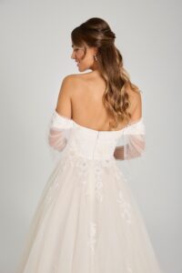 INNOVIAS_vestido-novia-elsa-espalda-cerca-200x300 detalle-vestido-novia-elsa-espalda